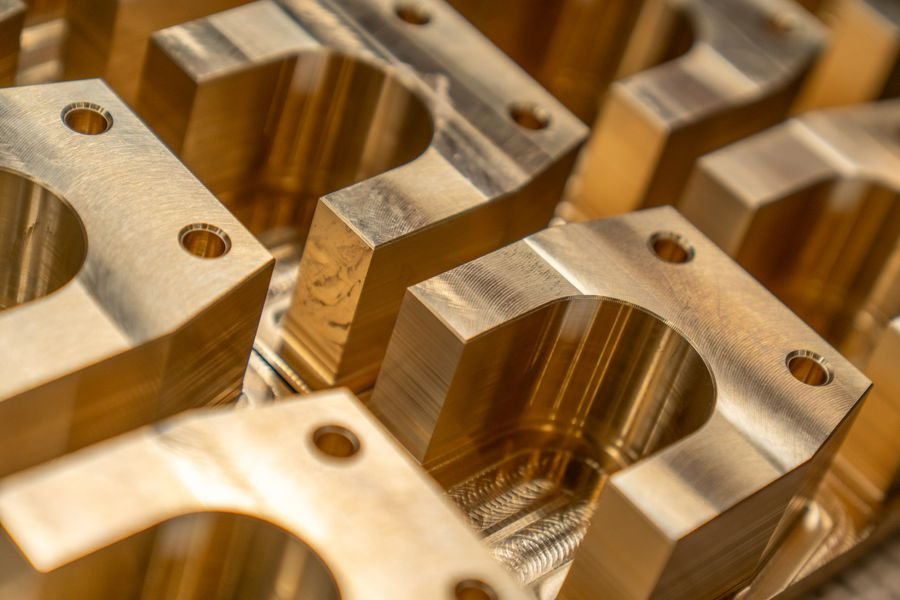 Täpselt valmistatud metalldetailid koostamiseks